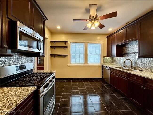 Building Photo - 1208 St Charles Ave