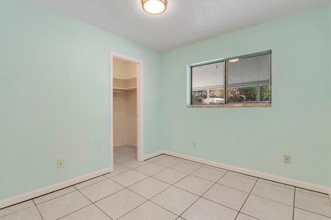 Building Photo - 2145 5th St