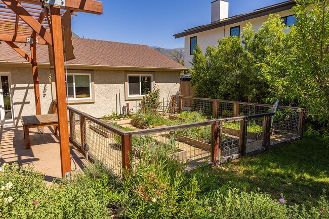 Building Photo - 1113 Sunnyglenn Ave