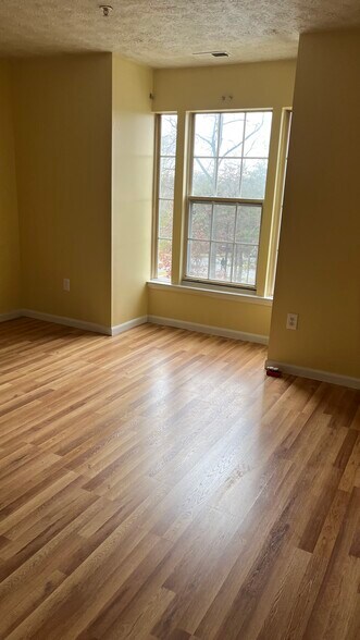 Building Photo - 901 Swallow Crest Ct