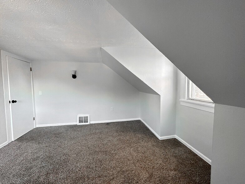 Building Photo - 222 W Union St