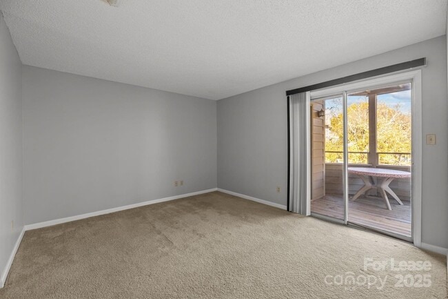 Building Photo - 2505 Stockbridge Dr