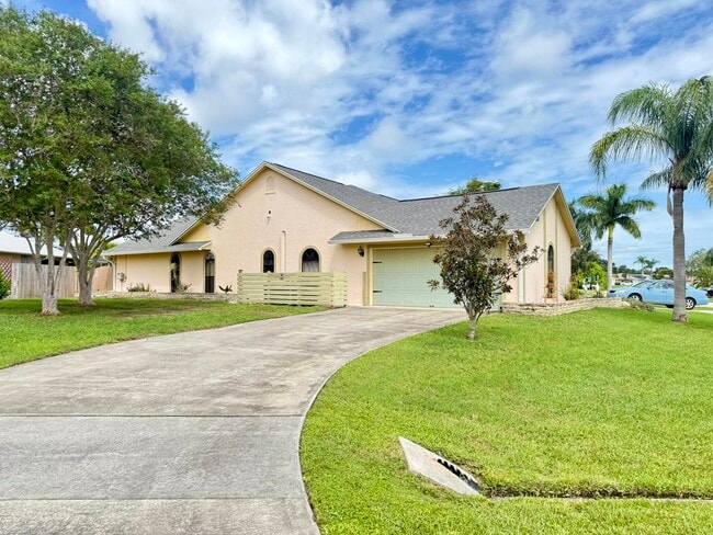 Building Photo - 2847 SE Pace Dr