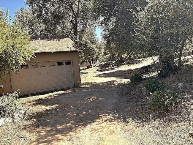 Building Photo - 29012 Oak Ln