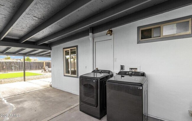 Building Photo - 2031 E Orange St.