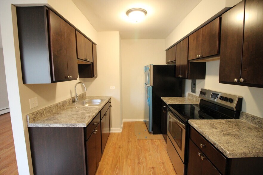 Building Photo - 1642 W Morse Ave