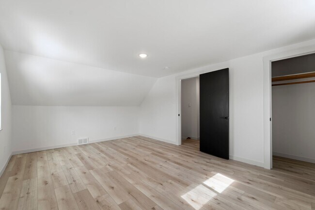 Building Photo - READY NOW! Fully RENOVATED 4 bedroom on a CUL-DE-SAC in MONROEVILLE!