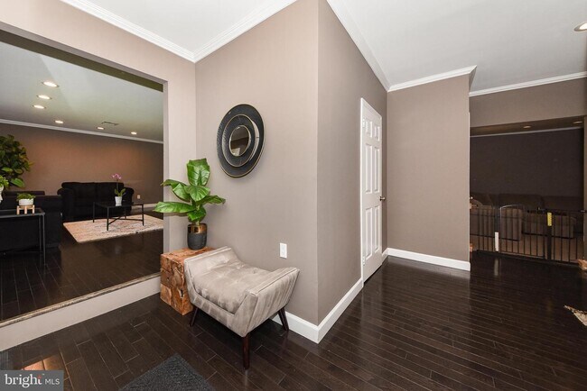 Building Photo - 127 Lark Dr