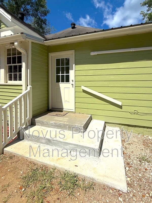 Building Photo - 209 Wedowee St