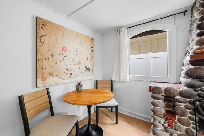 Building Photo - 344 Bonair St