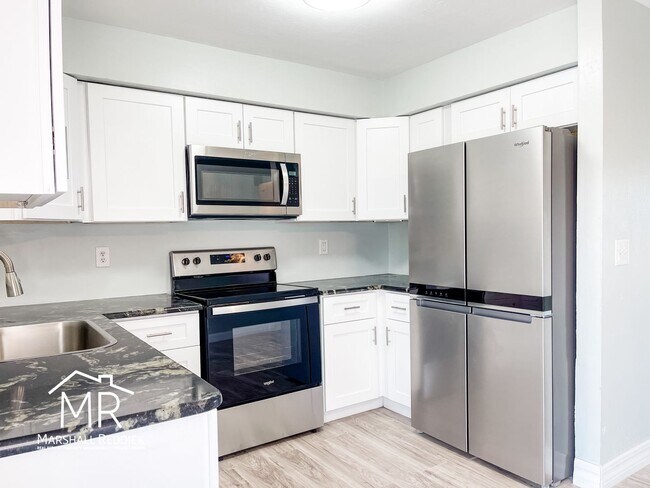 Building Photo - Charming 2 Bed 1 Bath Duplex in NE Cape