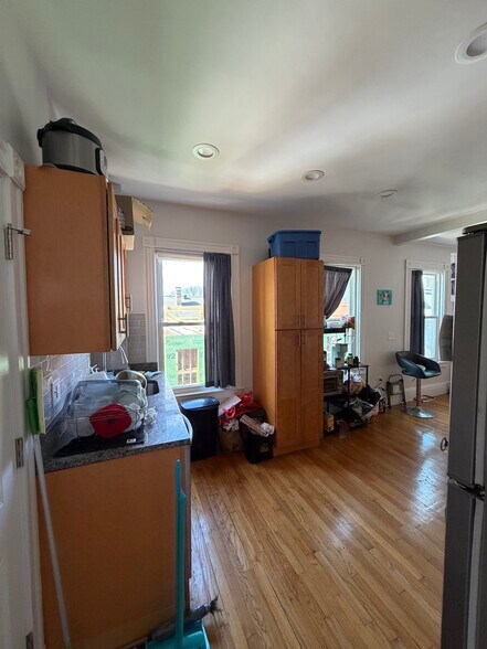 Building Photo - 384 Washington St