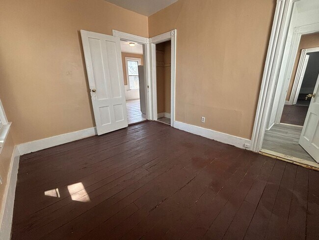 Building Photo - 37 Hotchkiss St