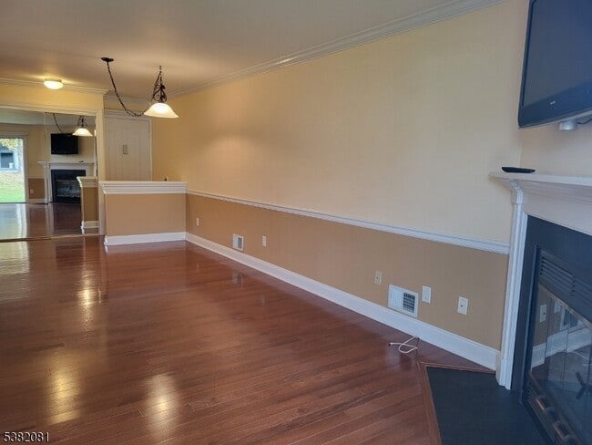 Building Photo - 1211 Spruce Hills Dr