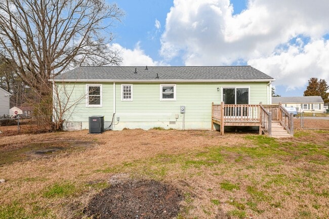 Building Photo - 4008 Gloucester Dr