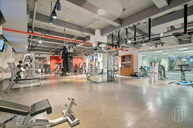 Building Photo - 88 Greenwich St