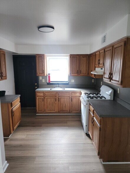 Building Photo - 2048 S Alden St