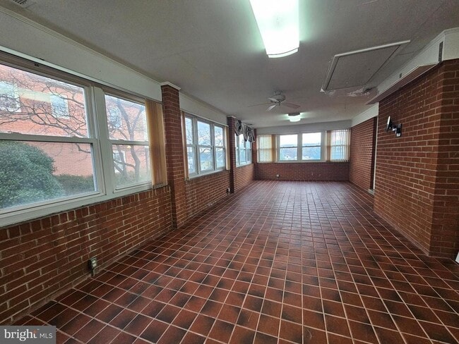 Building Photo - 615 Villa Ave