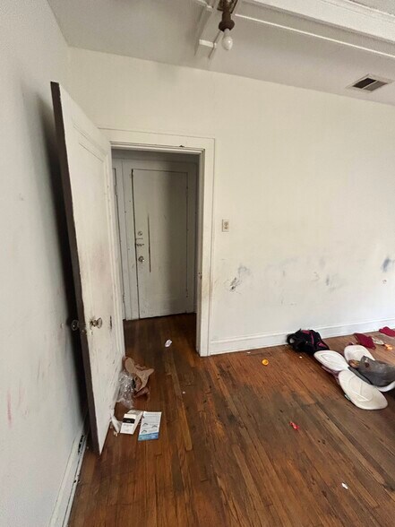 Building Photo - 5124 Northland Ave