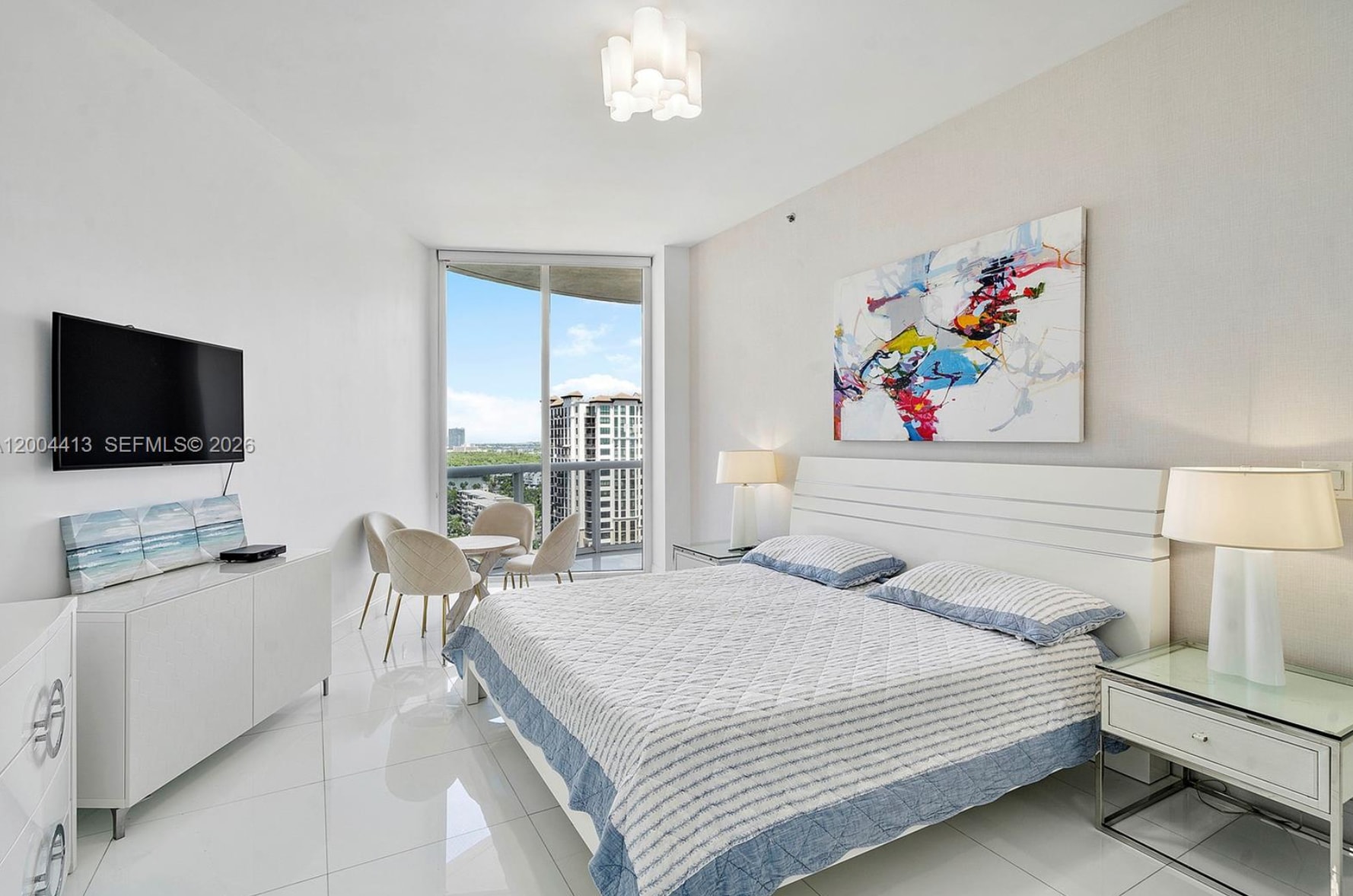 Building Photo - 15811 Collins Ave