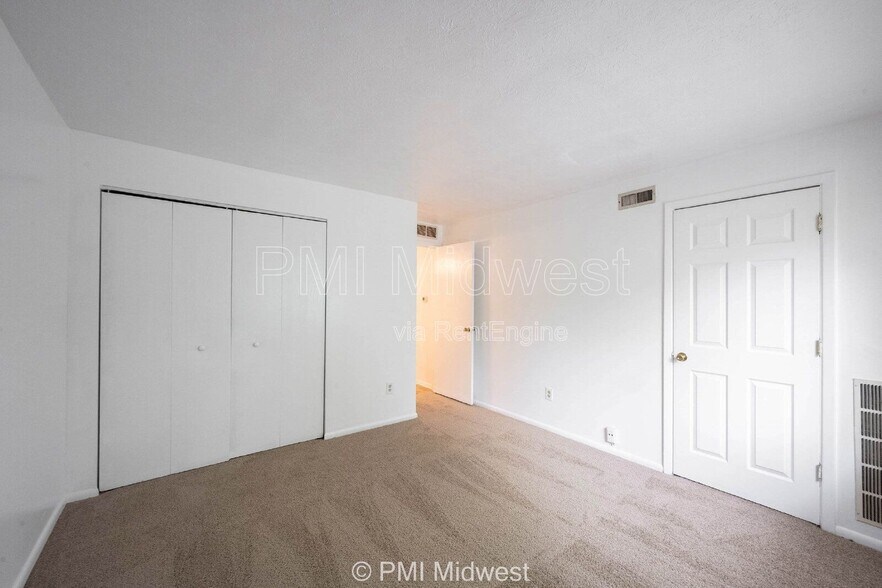 Building Photo - 4291 Village Pkwy Cir W