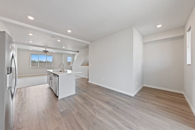 Building Photo - Newly Constructed 3 bedroom, 2.5 Bathroom home with luxury finishes!