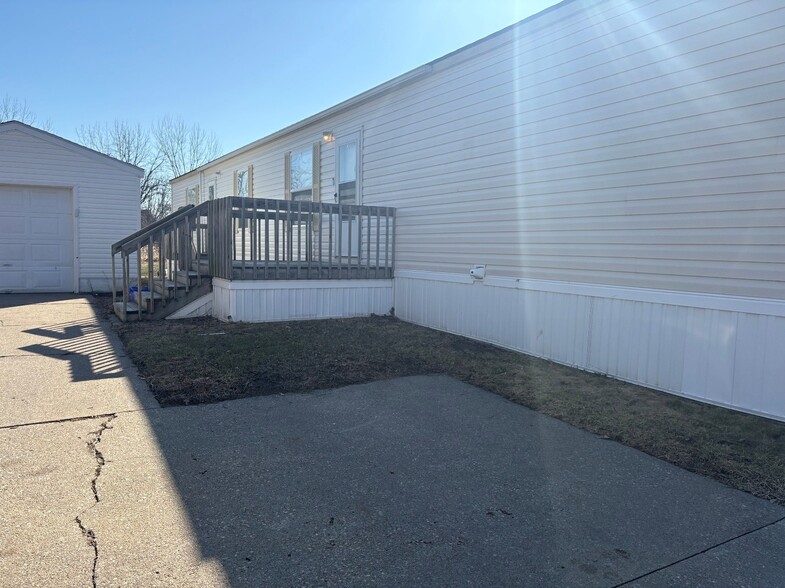 Building Photo - 2131 Windover Dr