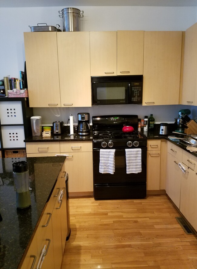 Kitchen island with breakfast bar - 2117 W Rice St