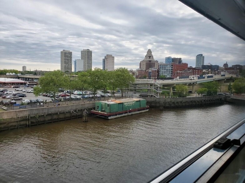 Building Photo - 3 N Christopher Columbus Blvd