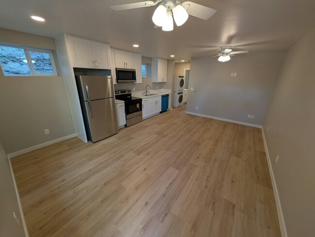 Building Photo - 7221 Jacmar Ave