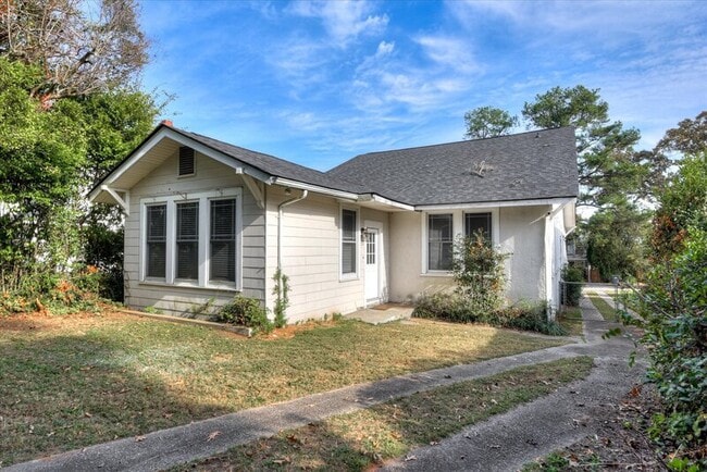 Building Photo - 933 Russell St