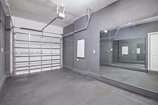 Building Photo - 2605 SE 10th St