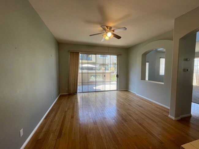 Building Photo - Spacious 3 Bedroom 2.5 Bathroom in Aliso Viejo