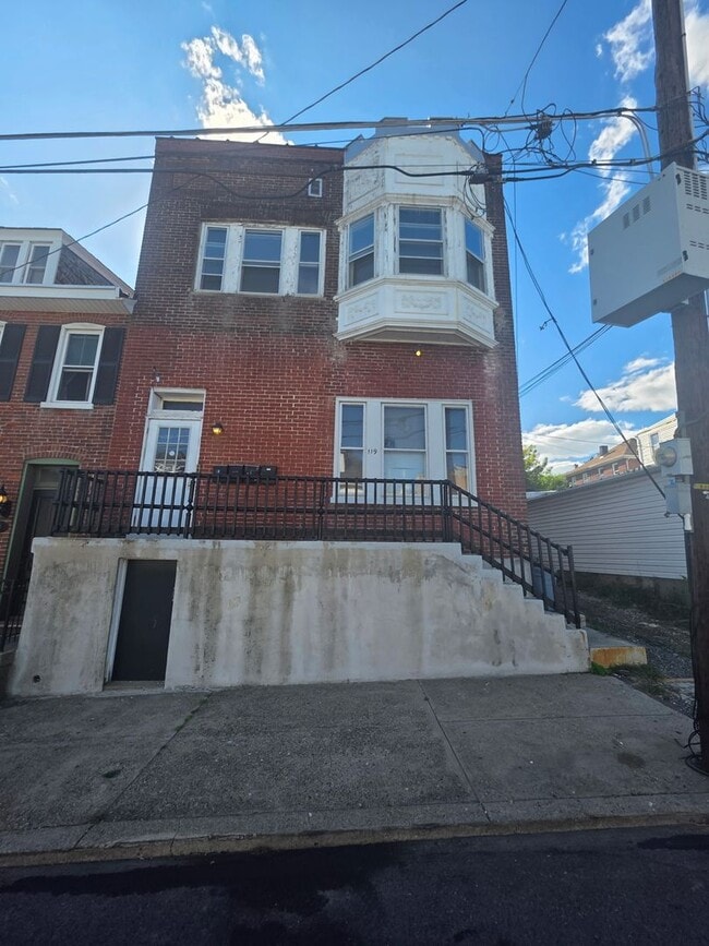Primary Photo - 119 S 14th St