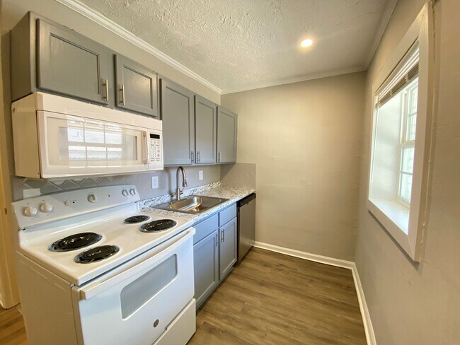 Building Photo - 2 Bedroom First Floor Apartment- Minutes Away From Downtown Lawrenceville!