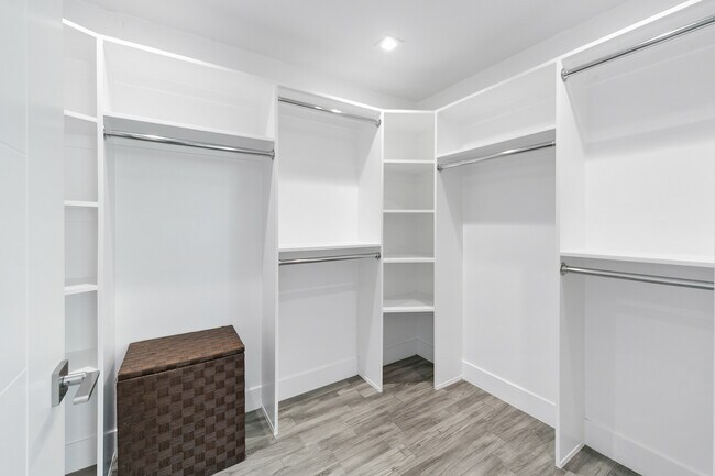 Building Photo - 4969 Llano Dr