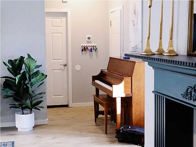 Building Photo - 961 N Kiaya Ln