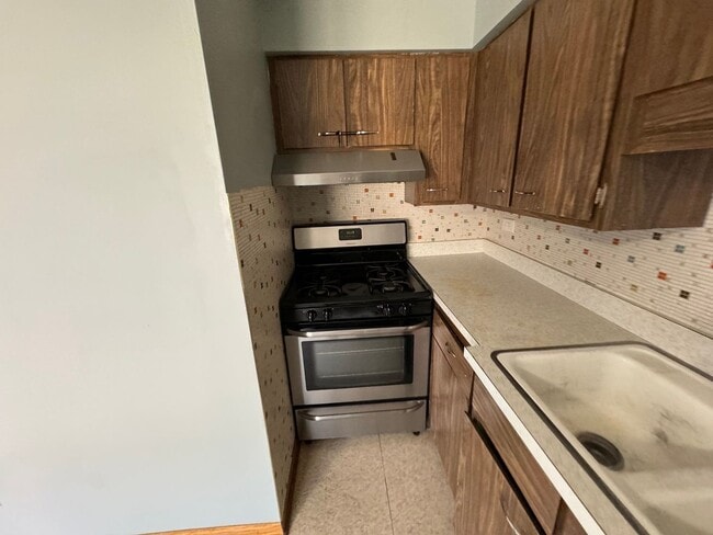Building Photo - 3014 W 59th St