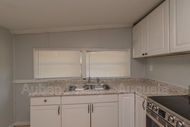 Building Photo - 3527 Bullock Ave