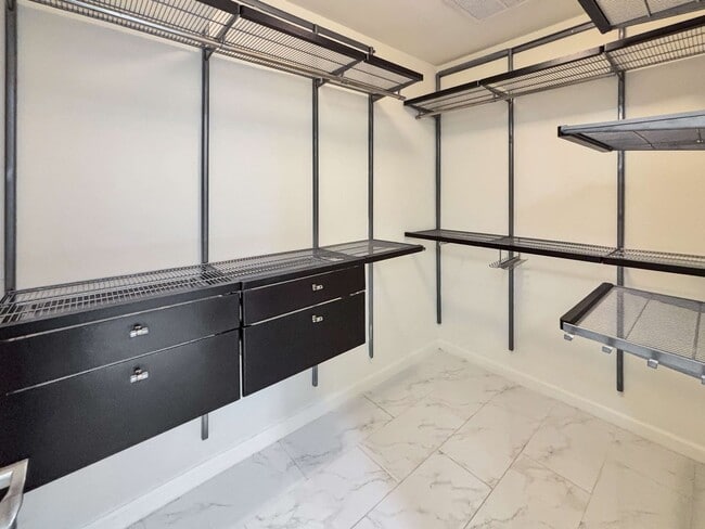 Building Photo - A 2 BR Lifestyle of Luxury at One Vinings Mountain!