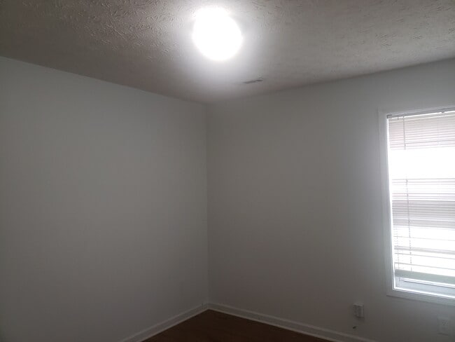 Building Photo - 5511 Walnut Ln