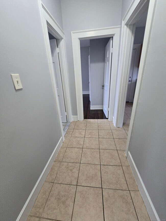 Building Photo - 190 Westland St