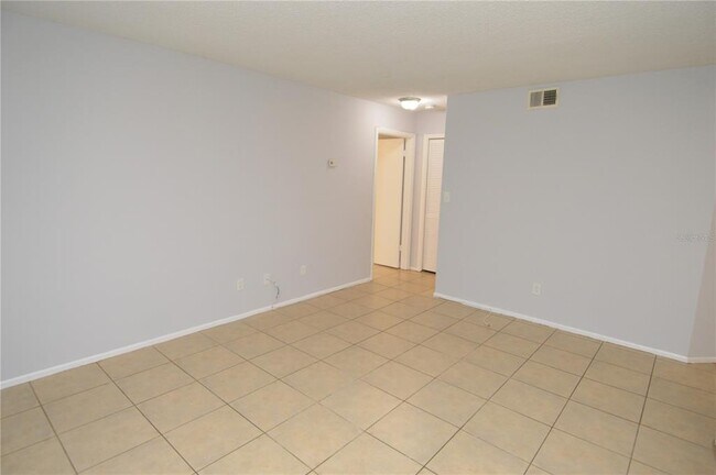 Building Photo - 8630 Mallard Reserve Dr