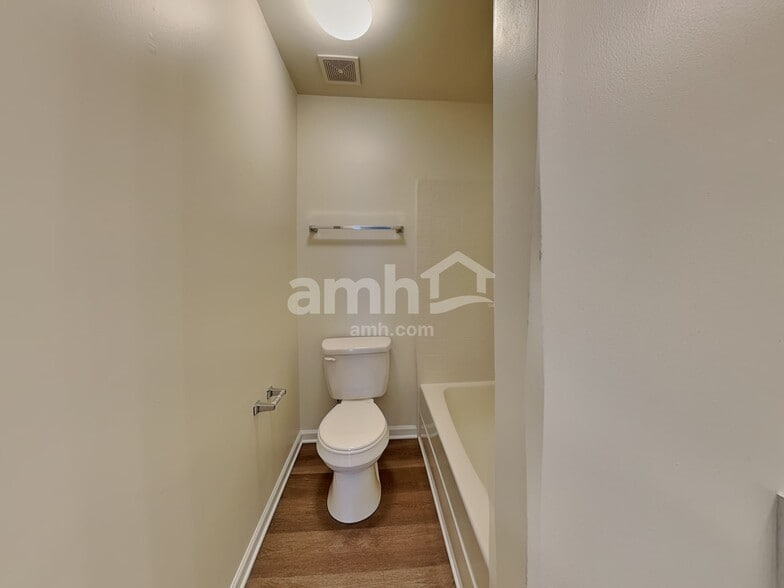 Building Photo - 3709 Pinkham Way