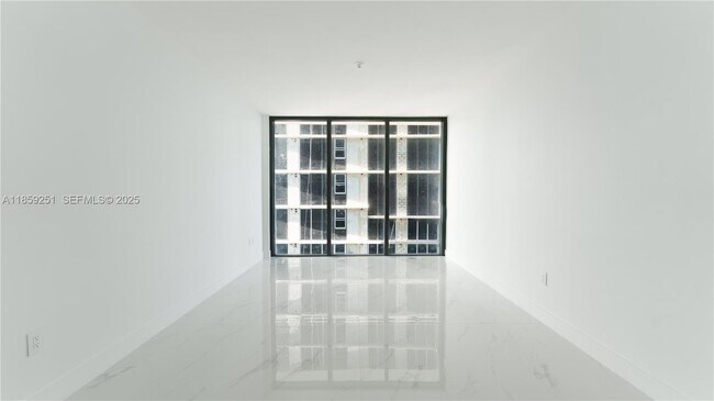 Building Photo - 700 NE 24th St