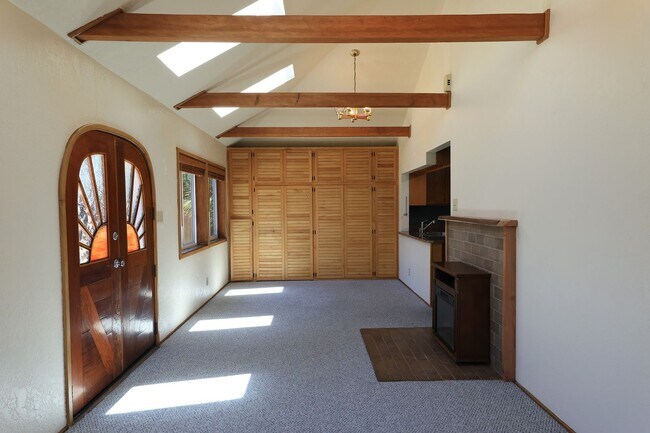 Building Photo - 1744 County Ln