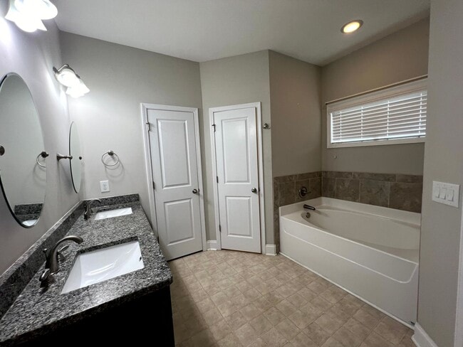 Building Photo - 198 Meherrin Lp