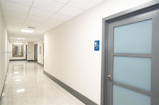 Building Photo - 3140 S Ocean Dr