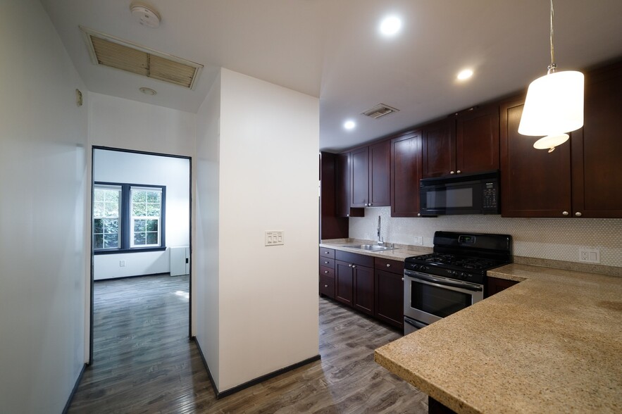 Building Photo - 1201 N Orange Dr