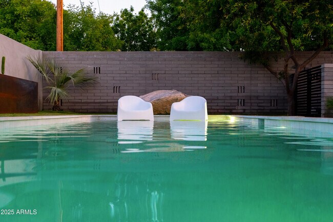 Building Photo - 5311 E Mitchell Dr